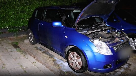 Eigenaren zien auto in brand staan na knal