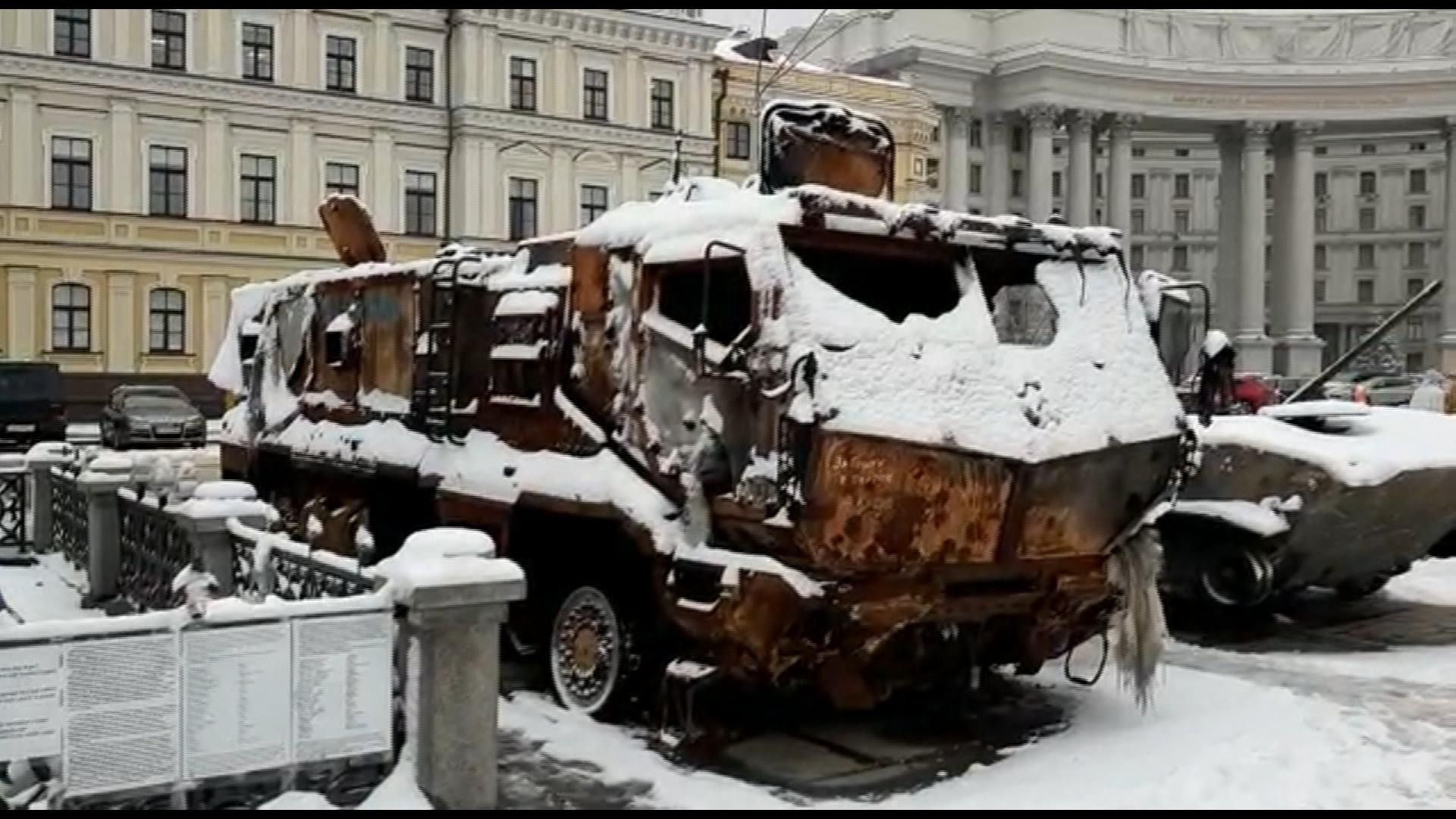 Een tank in de sneeuw