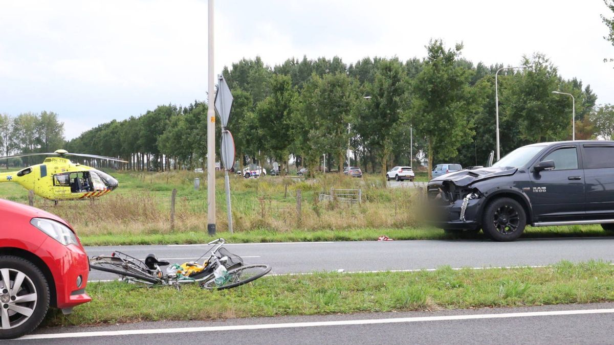 Fietser zwaargewond naar ziekenhuis na botsing