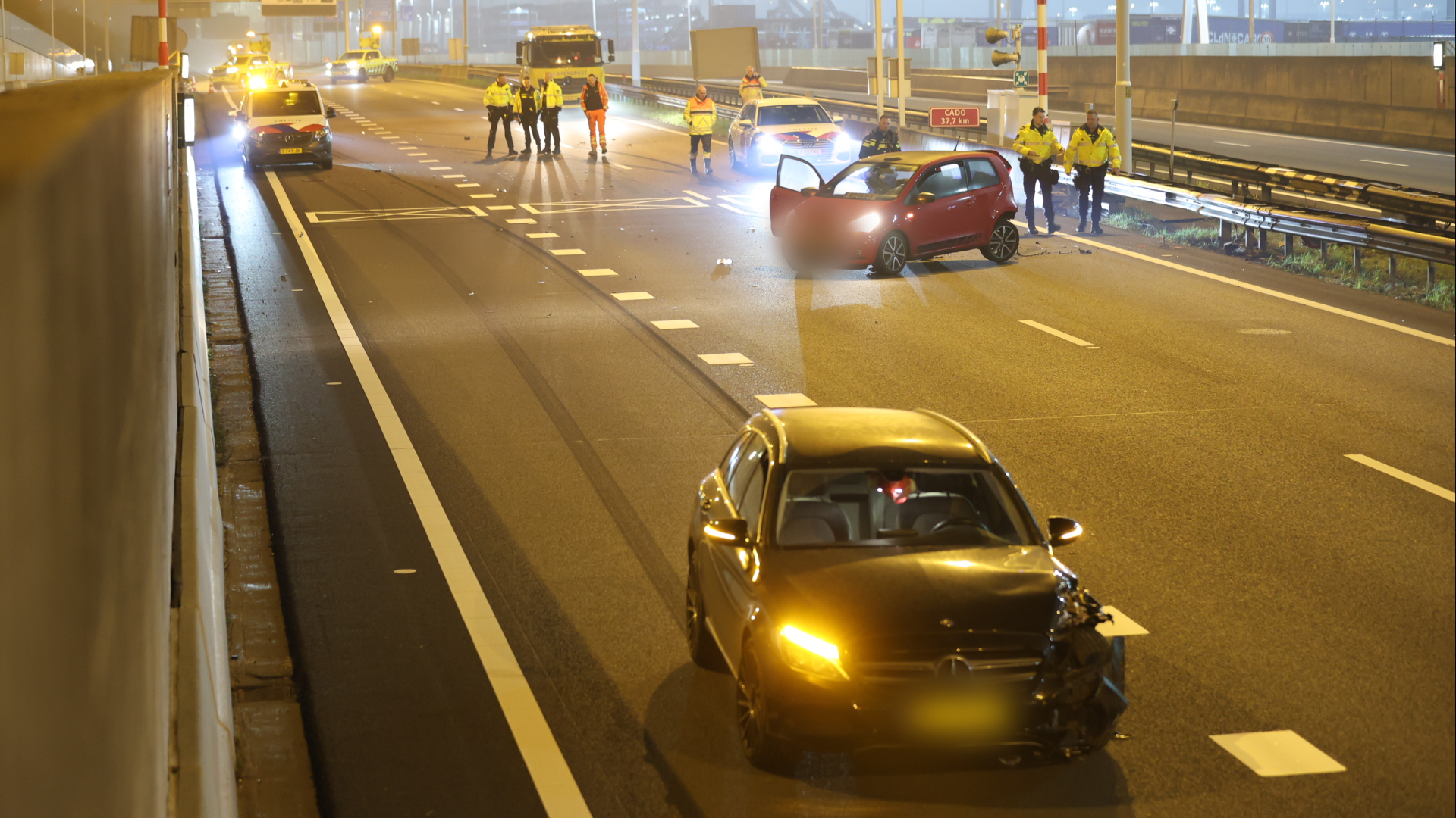 Gewonden bij kop-staartbotsing voor tunnel.