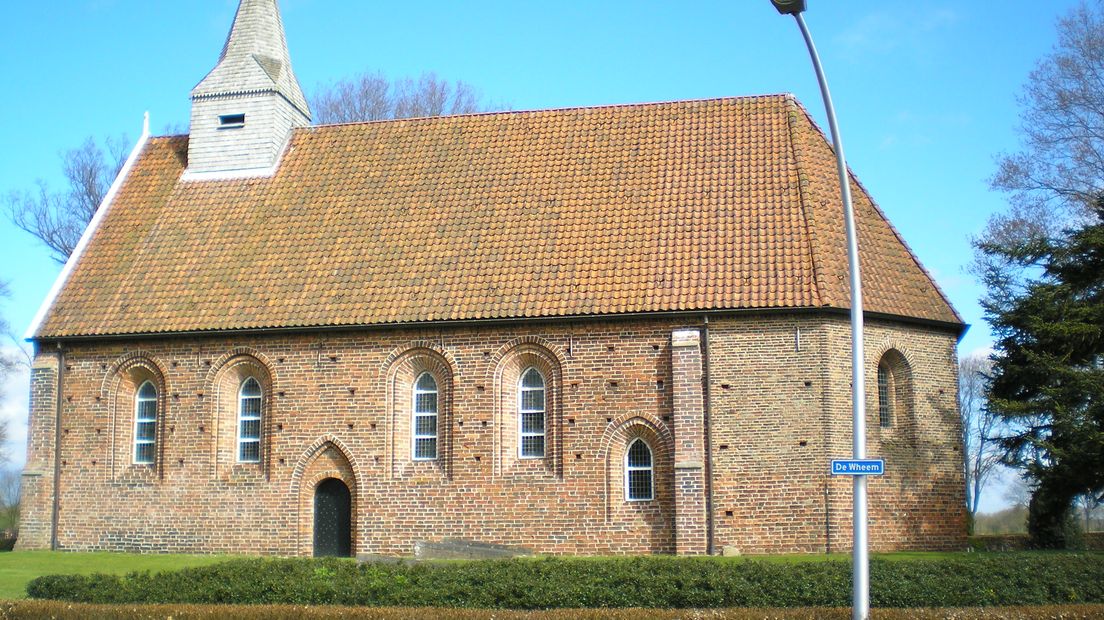 De kerk in Zweeloo zit vol gaten (Rechten: Antoine - Creative Commons)