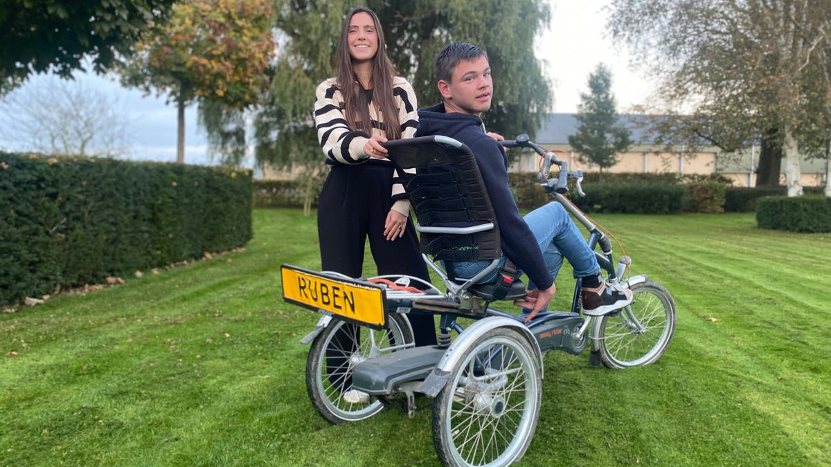 Annelore ziet haar broer worstelen met ziekte en rent daarom naar het Glazen Huis