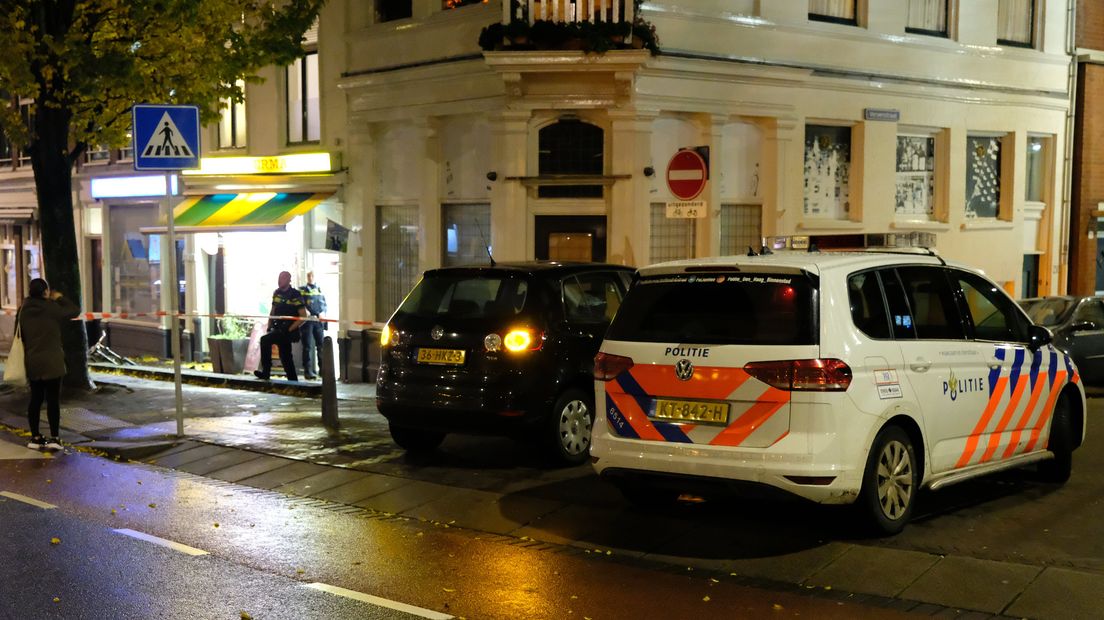 De nachtwinkel zit op de hoek van het Spui en de Ververstraat