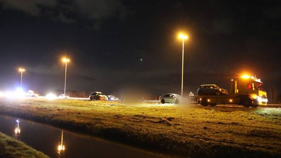 Botsing op A50 • nieuwe auto in brand. Botsing op A50 • nieuwe auto in brand.
