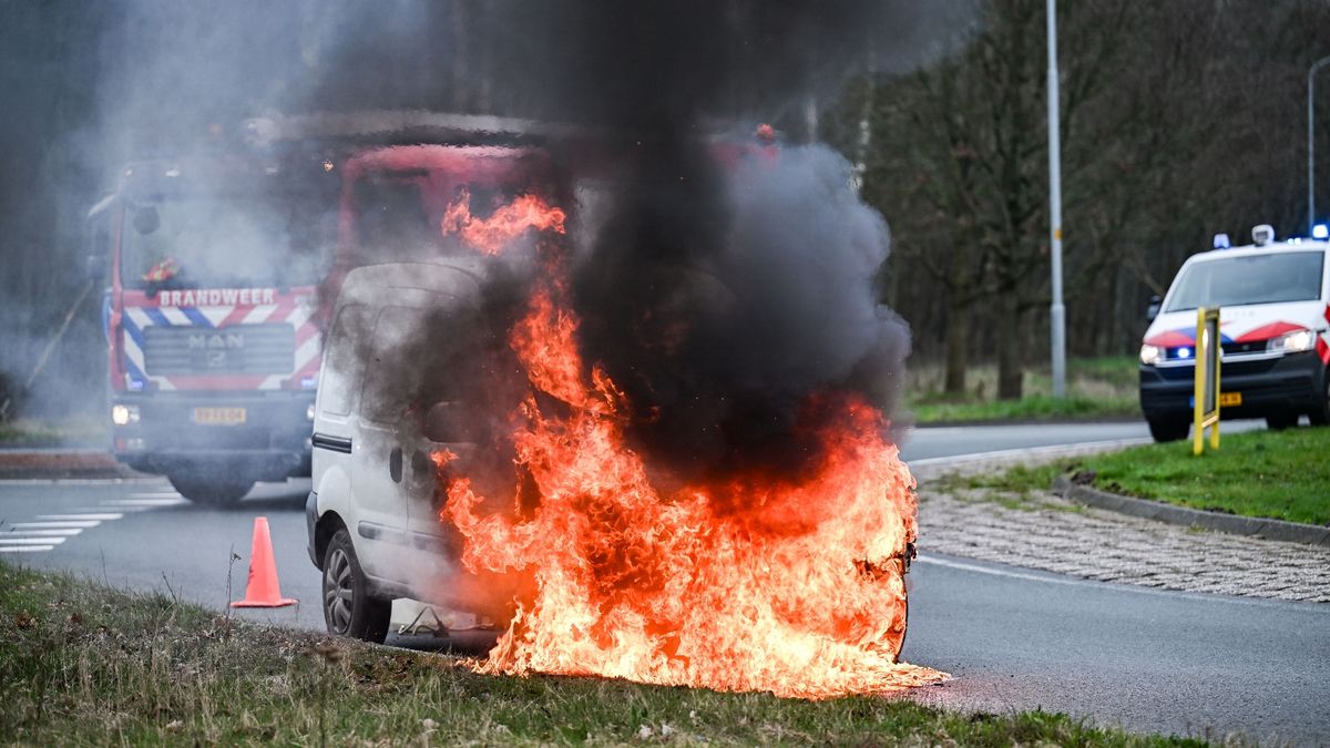112-nieuws dinsdag 5 maart: Autobrand op A7 • Auto's op de kant in Stadskanaal en Beerta