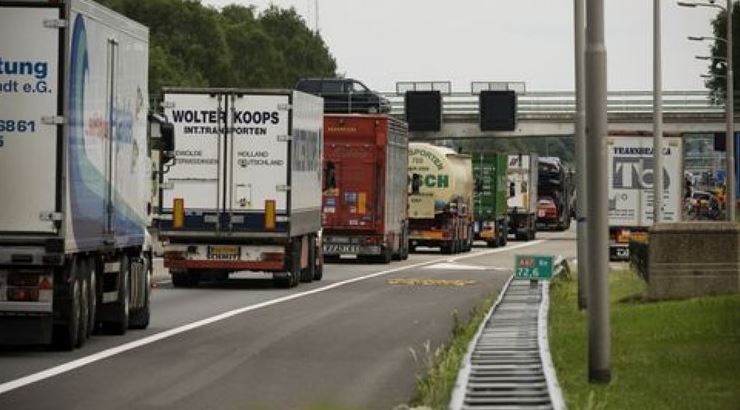 Vrachtwagenchauffeur Aangehouden In Duiven Voor Stelen Eigen Lading ...