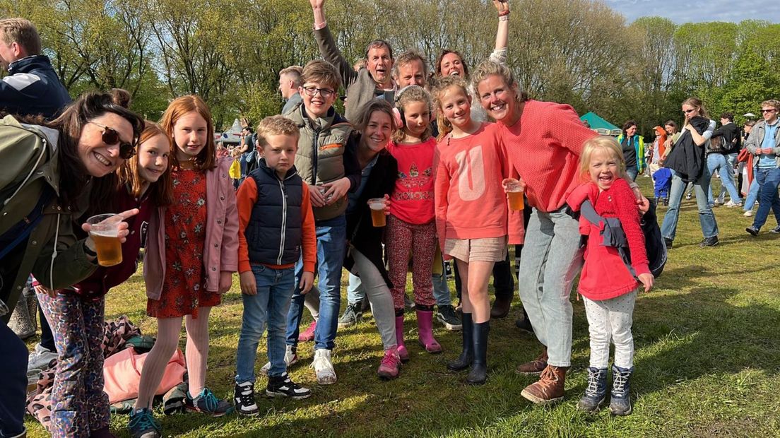 De zon brak toch nog door, dus de poncho's konden uit.