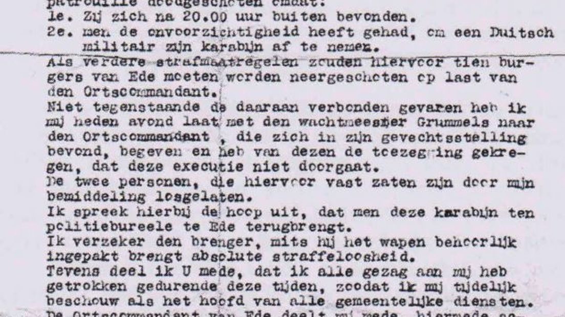 Het is dag twee van operatie Market Garden. Op de Ginkelse heide bij Ede zijn grote luchtlandingen en de bevolking ruikt de vrijheid. De Duitsers raken in paniek: voorraden en gebouwen worden in brand gestoken. De Edenaren kunnen het niet aanzien dat spullen die ze in tijden van schaarste goed kunnen gebruiken in vlammen opgaan en plunderen een loods die nog niet in brand staat. In deze hectische omstandigheden besluiten twee vrouwen een avondwandeling te gaan maken, die hen op de Eikenlaan fataal zal worden. Gerard Gijsbertsen van Militaire Historie Ede zocht het verhaal over het oorlogsdrama op de Eikenlaan tot op de bodem uit en dat leverde het volgende prachtige verhaal op.