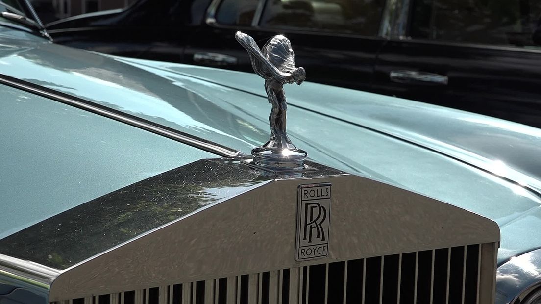 Liefhebbers van Rolls-Royce en Bentley toeren door Drenthe: 'Dan sta je in een snoepwinkel'