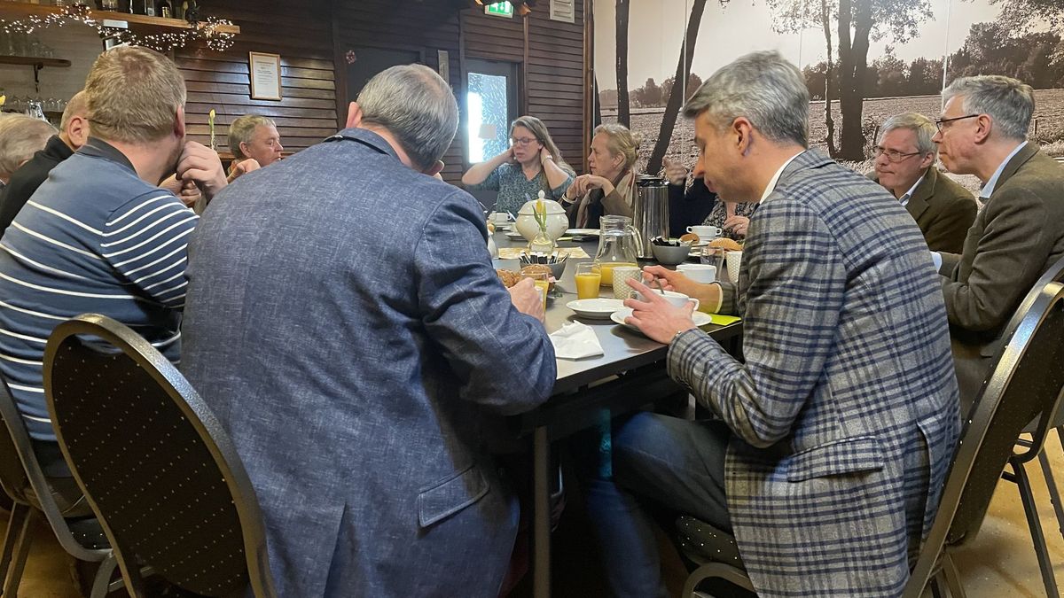 College ruilt gemeentehuis in voor buurthuis: 'Willen dichter op het vuur zitten'