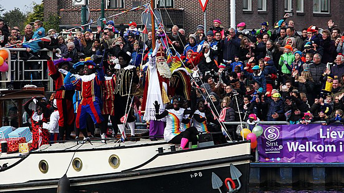 Ook Woerden verwelkomde Sinterklaas en zijn Pieten.