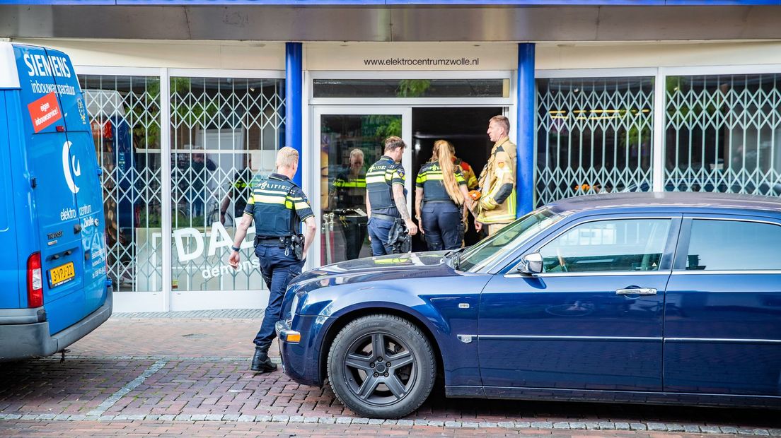 Brand op dakterras boven Elektro Centrum Zwolle