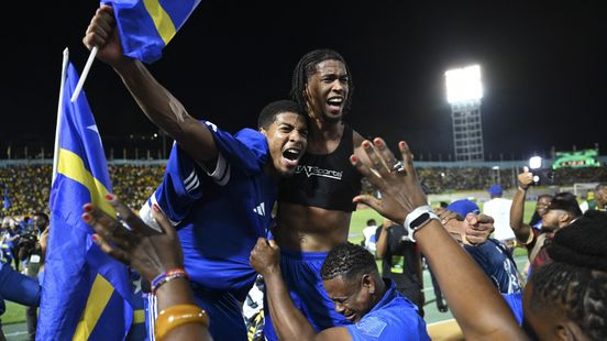 Voetbalwonder compleet: Dick Advocaat met Curaçao naar WK voetbal Nieuws