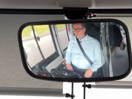 Stefan rijdt in een zelfrijdende bus: ’piloot vliegt ook voornamelijk automatisch’