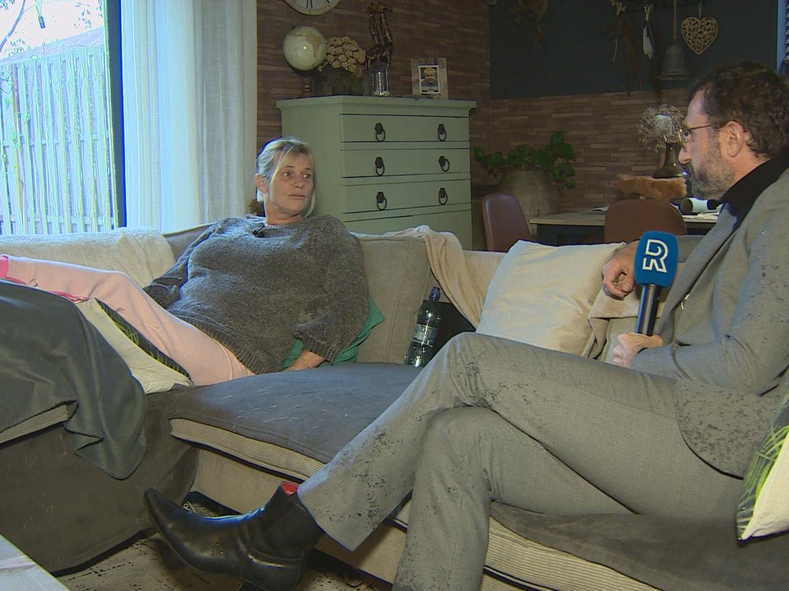 Eigenaar Petra Blokker in het gips