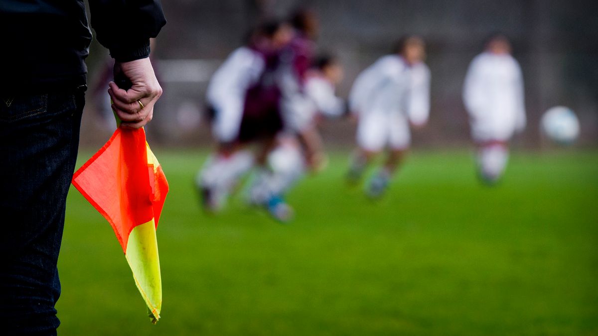 KNVB over mishandeling grensrechter: We zullen hier hard tegen optreden