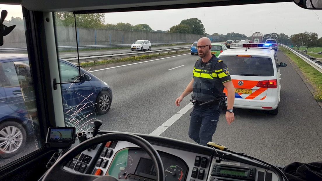 Supportersbus PEC Zwolle strandt na ongeluk