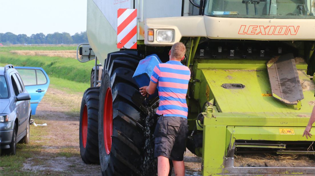 De brand in de dorsmachine was snel onder controle (Rechten: Van Oost media)