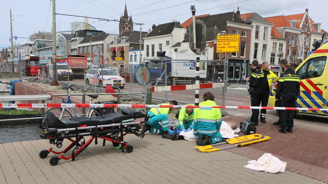 Man aangereden door scooterrijder in Delft