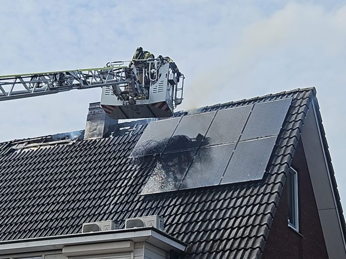 Brand in nok van huizen in Dordrecht