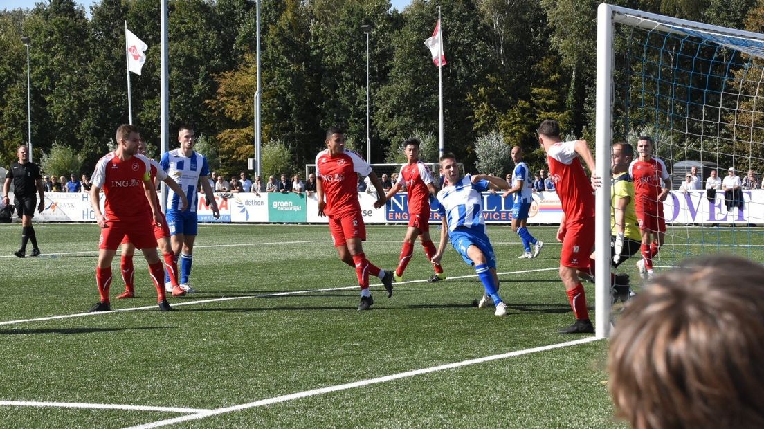 Alexander Embrechts zorgt tegen GOES voor de 2-0 voor Hoek