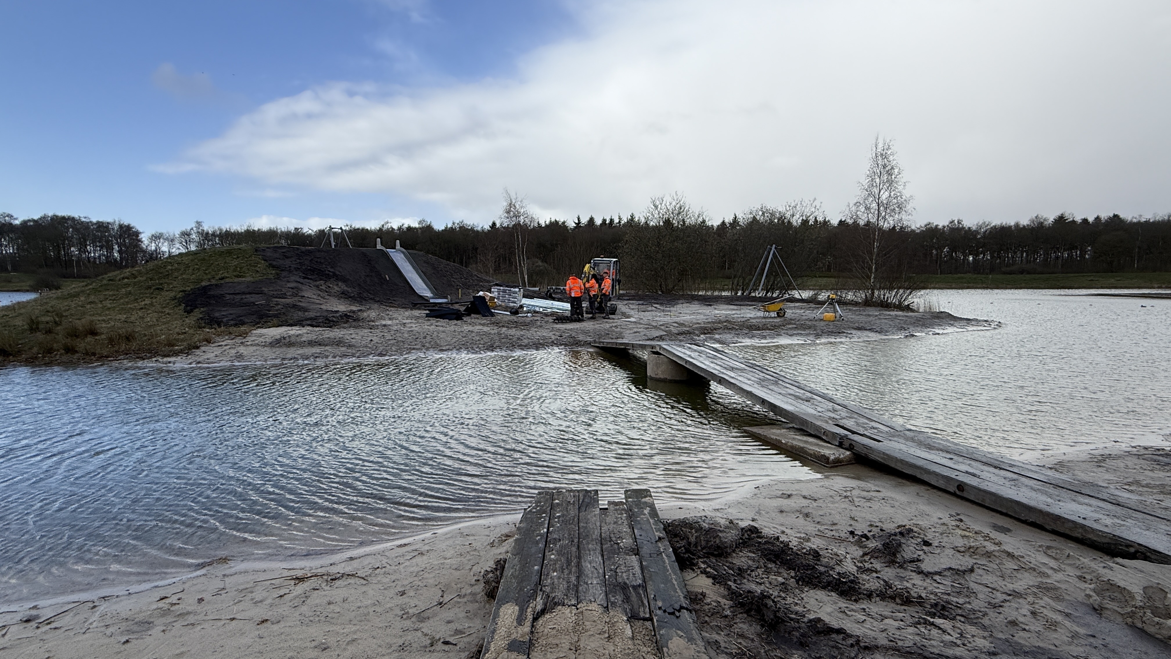 baggelhuizerplas-wordt-flink-opgekrikt-maar-klus-niet-voor-zwemseizoen