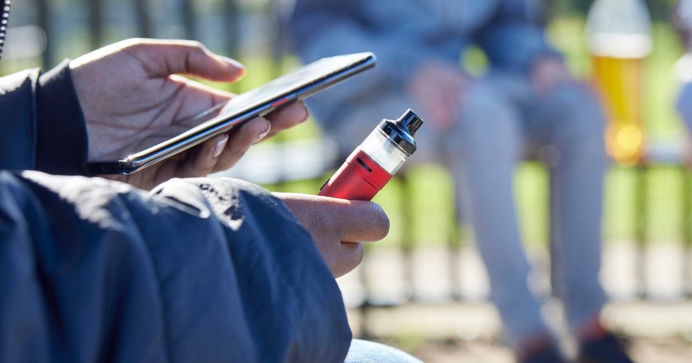 Vapes met smaakjes verdwijnen, het probleem niet: "Nieuwe generatie rokers  klaargestoomd" - Omrop Frysln