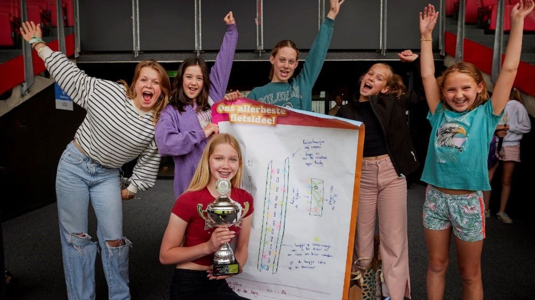 Winnaars in de categorie 'veiliger fietsen': De Fietsende Kikkers van School op de Berg uit Amersfoort