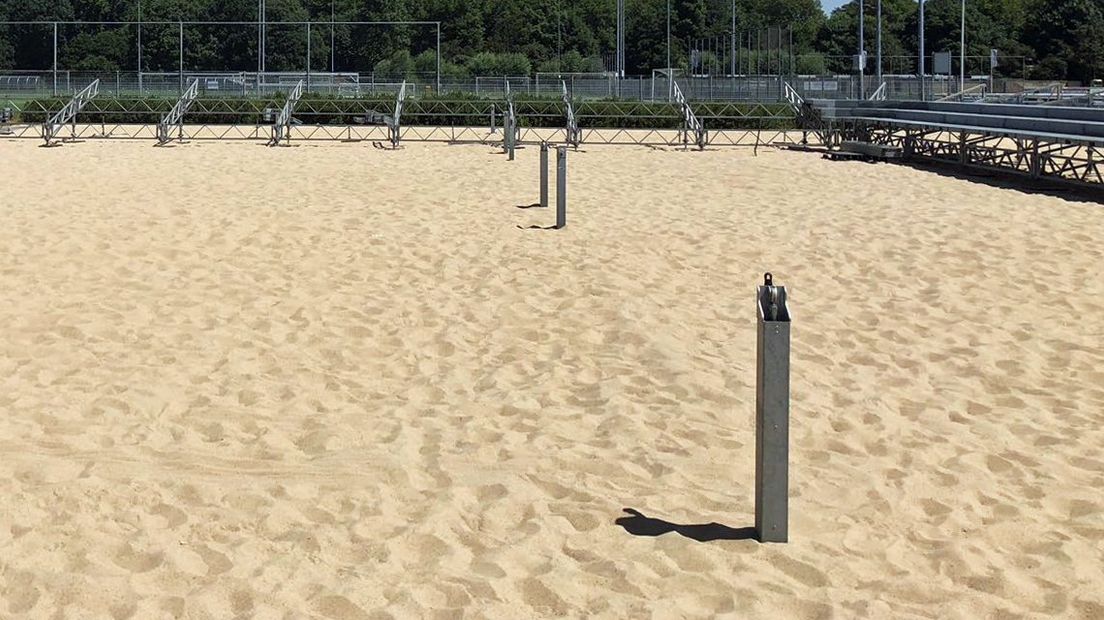 De opbouw van het EK Beachvolleybal is begonnen.