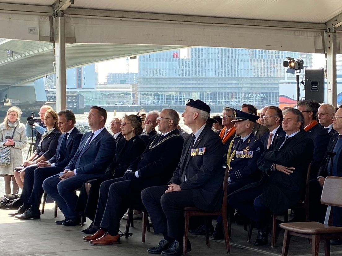 Hubert Nijgh met rechts van hem prinses Margriet en burgemeester Aboutaleb tijdens de lancering van de databank