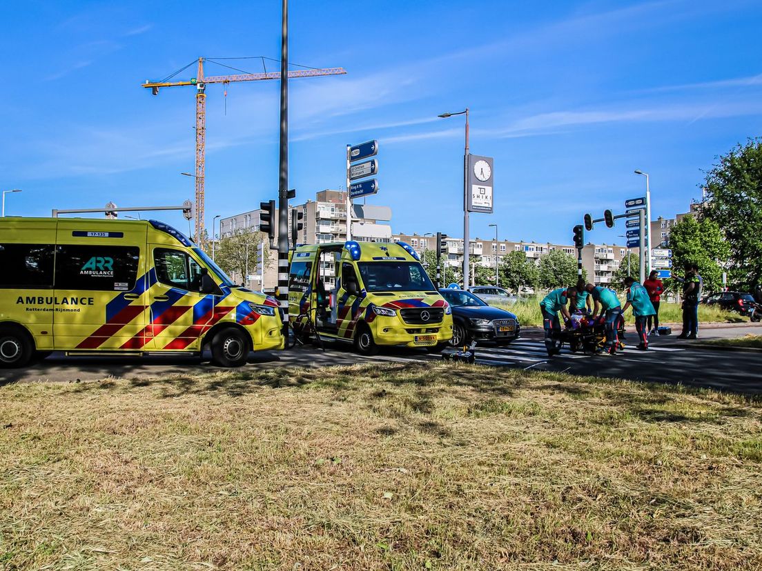 81-jarige fietser raakte zwaargewond aan het hoofd na een aanrijding met een auto op het kruispunt