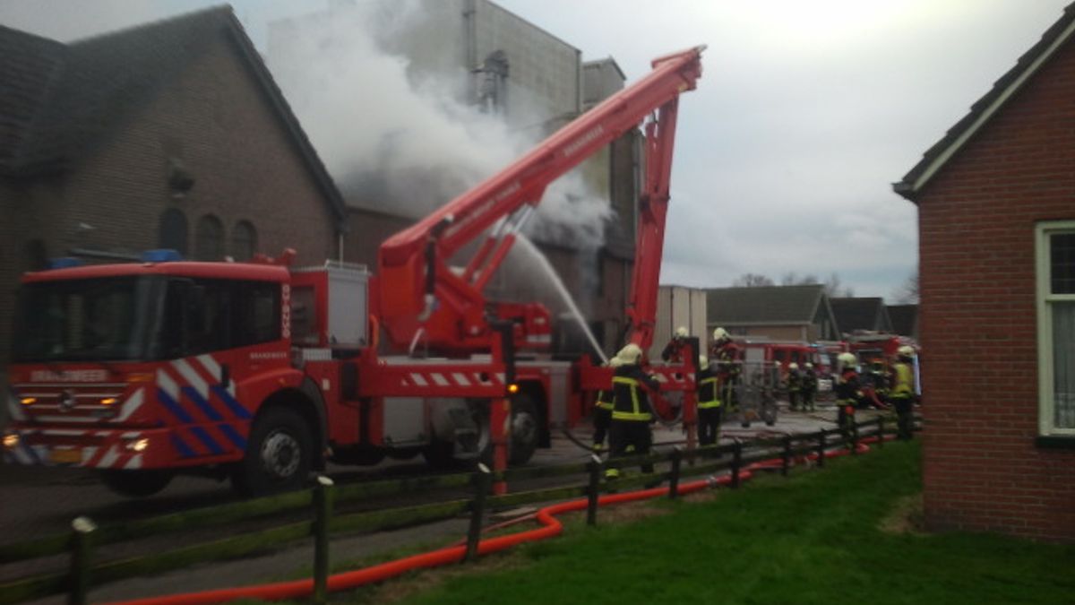 Twee gewonden na uitslaande brand in Hijken