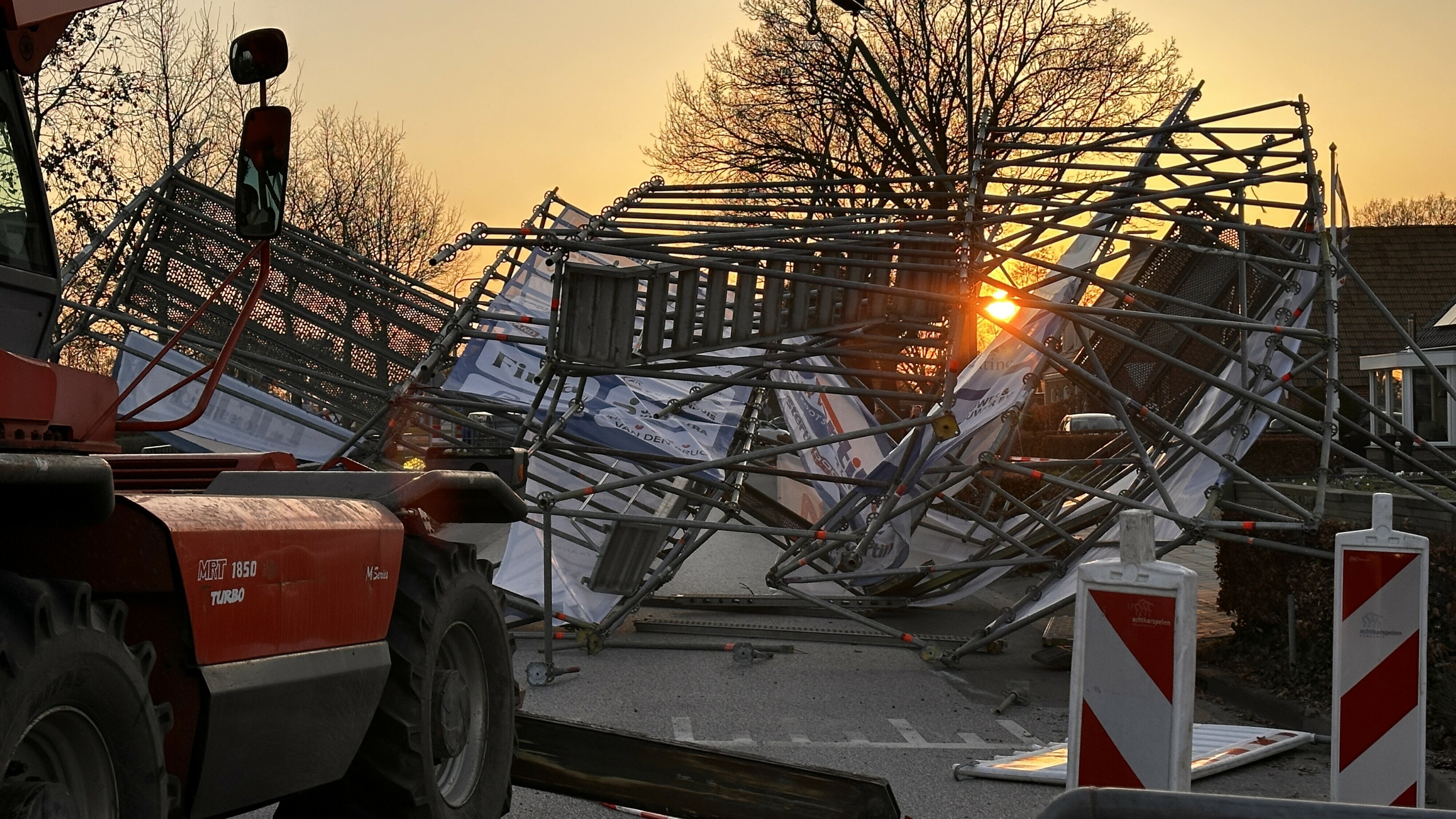 De poort is volledig ingestort