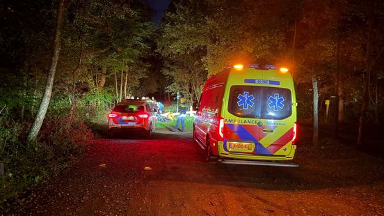 Foto: Motorrijder botst tegen slagboom en raakt gewond