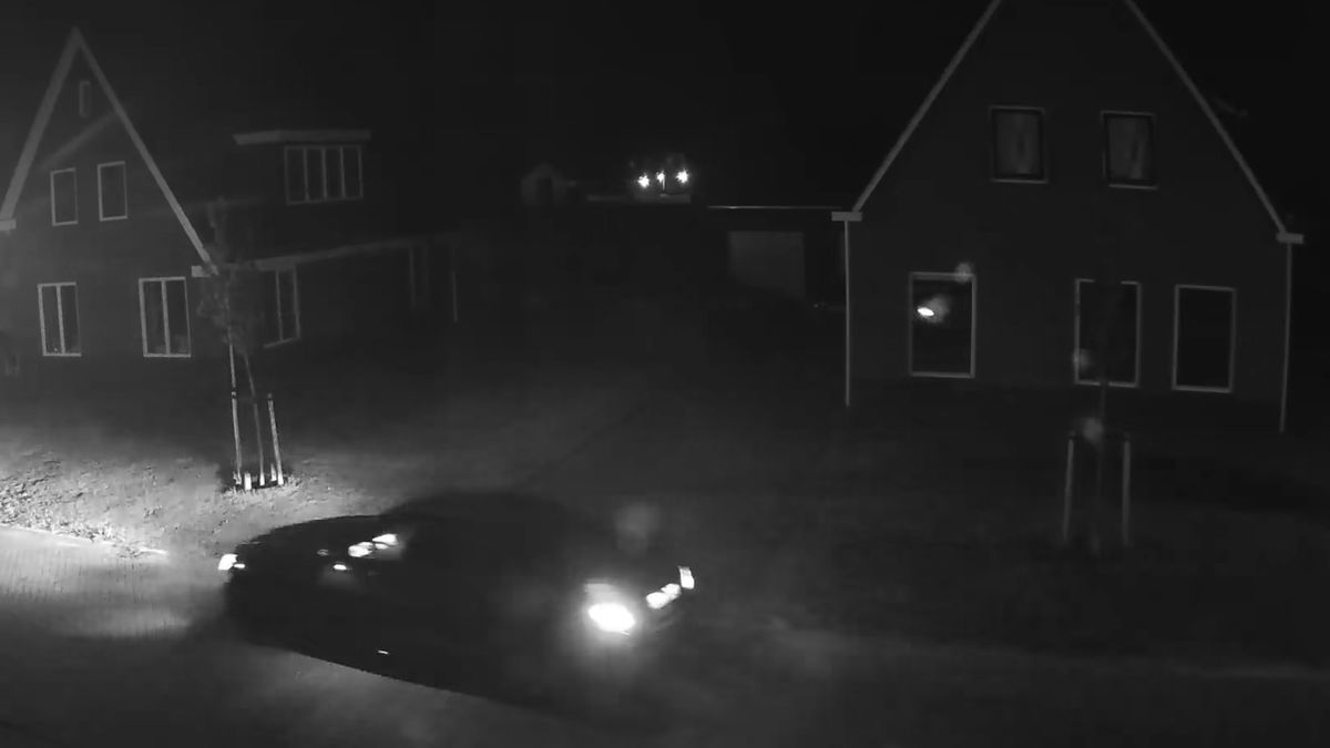 Dikke Mercedes gejat van oprit in Valthermond: eigenaar looft 20.000 euro uit voor gouden tip