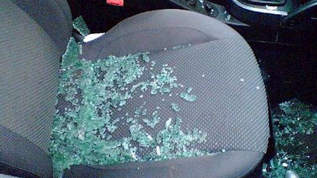 Inbraken in bestelauto's Delden