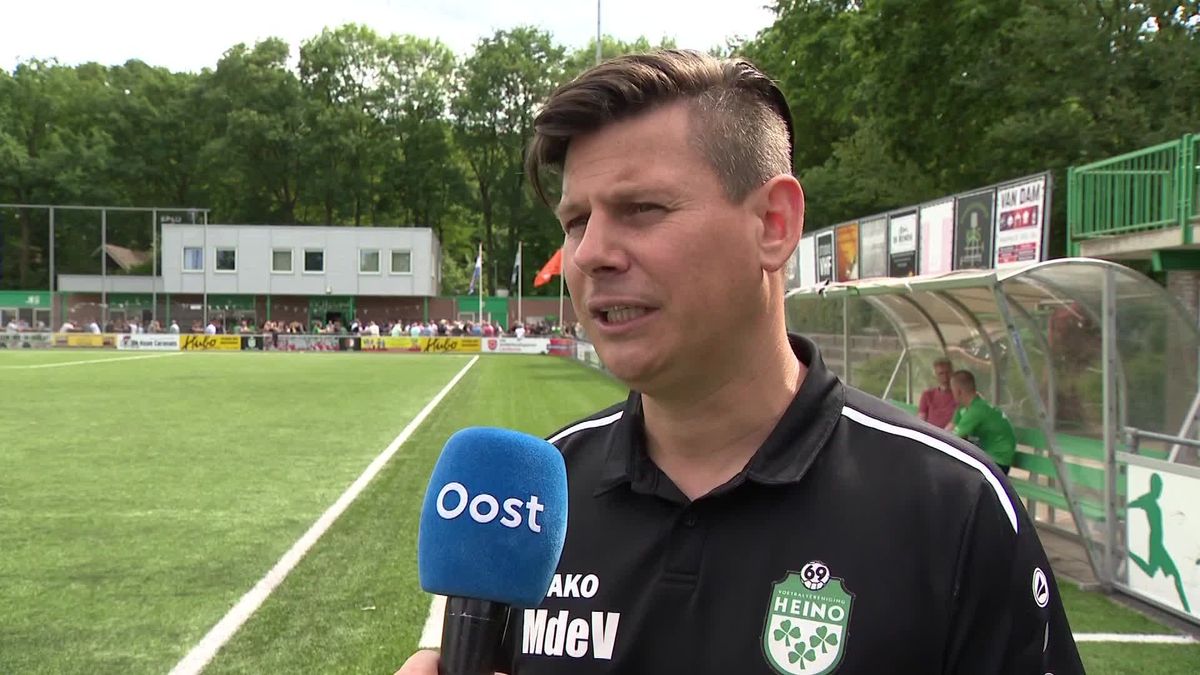 Trainer Martijn de Vogel na de zege van Heino
