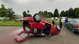 Auto op de kop • ongeluk op crossbaan