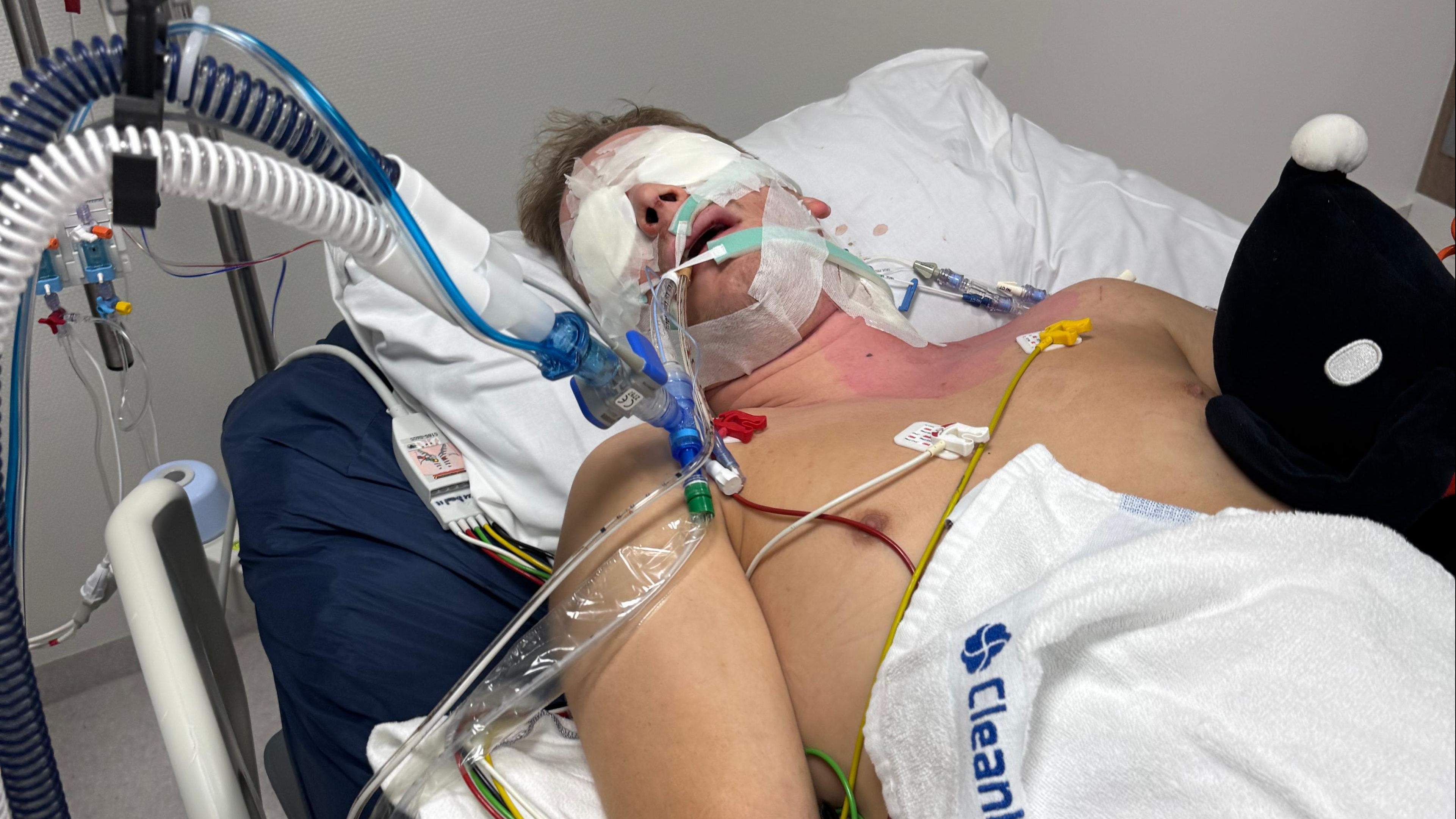 Margareth zag haar zoon plotseling bloed ophoesten door vapen:  