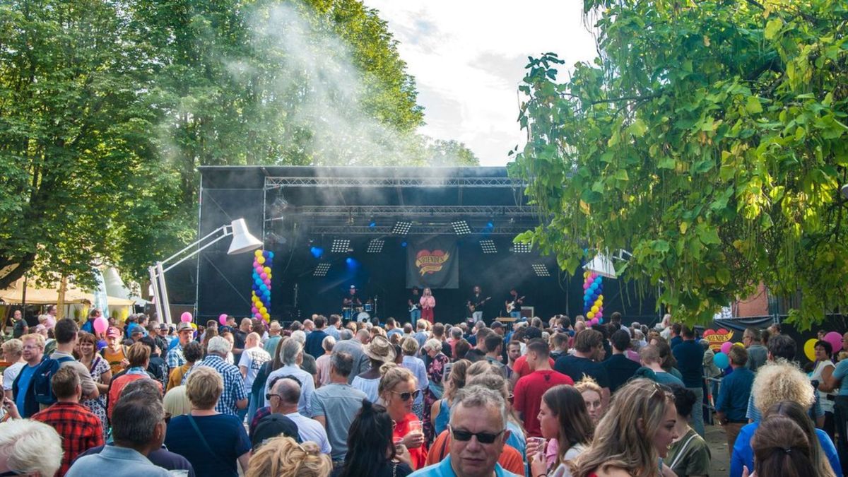 Blaasmuziek 2.0: fanfare met dj La Fuente op podium van Zomerparkfeest in Venlo