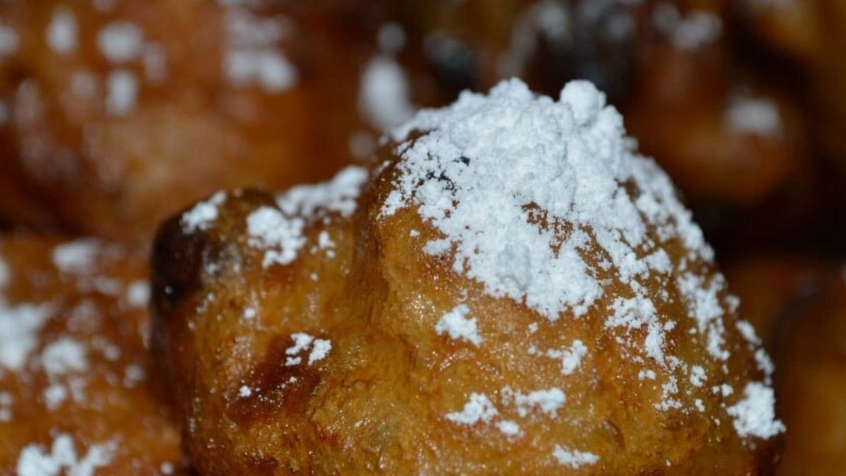 Groede bakt oliebollen in de kerk: 'Ik denk dat we met Pasen de lucht nog zullen ruiken'