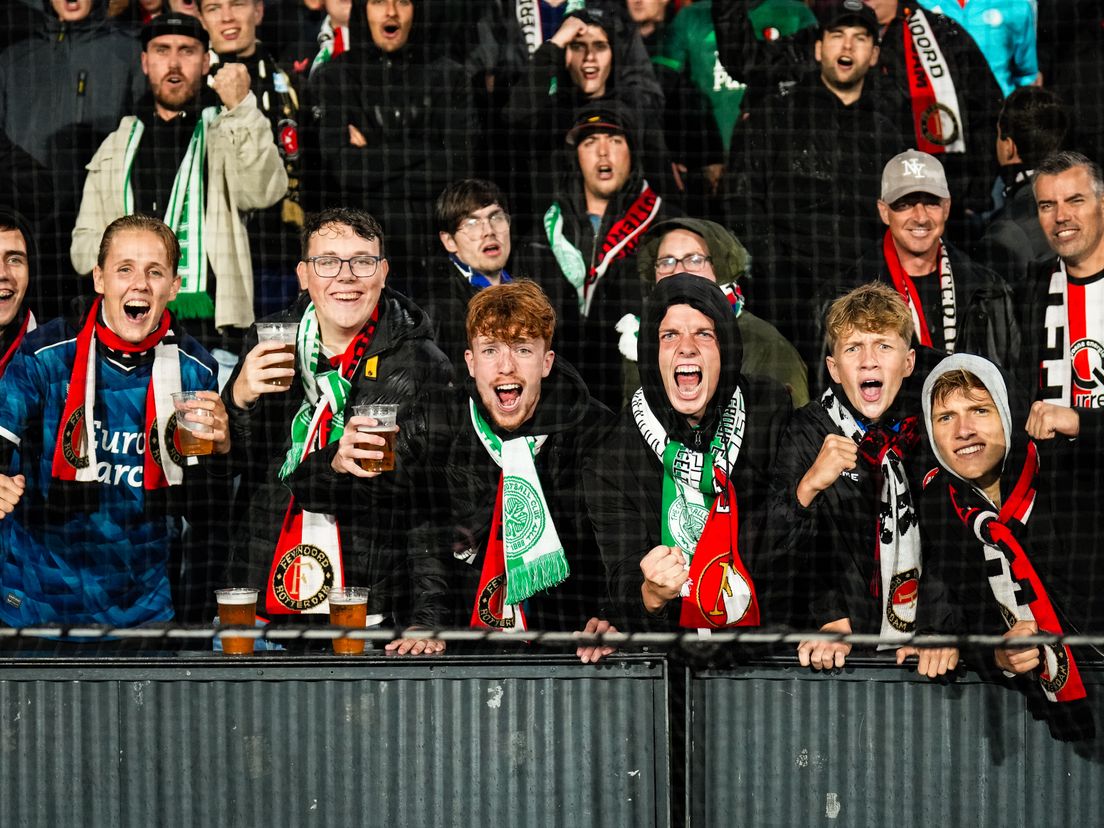 De Feyenoord-supporters waren al vroeg in De Kuip voor het duel met Celtic