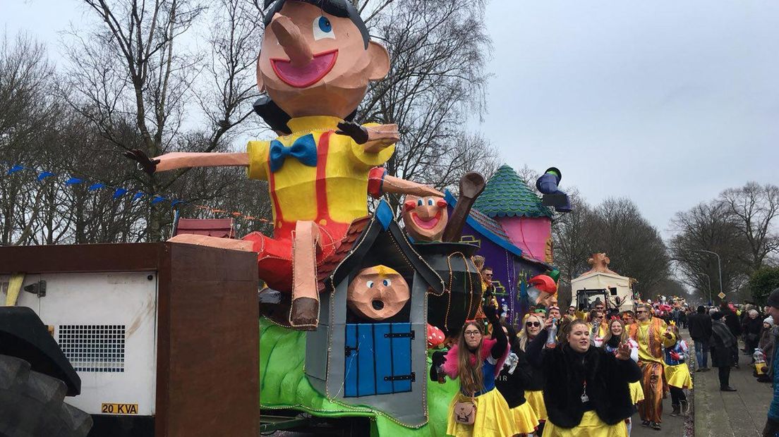 Een carnavalswagen in Ter Apel