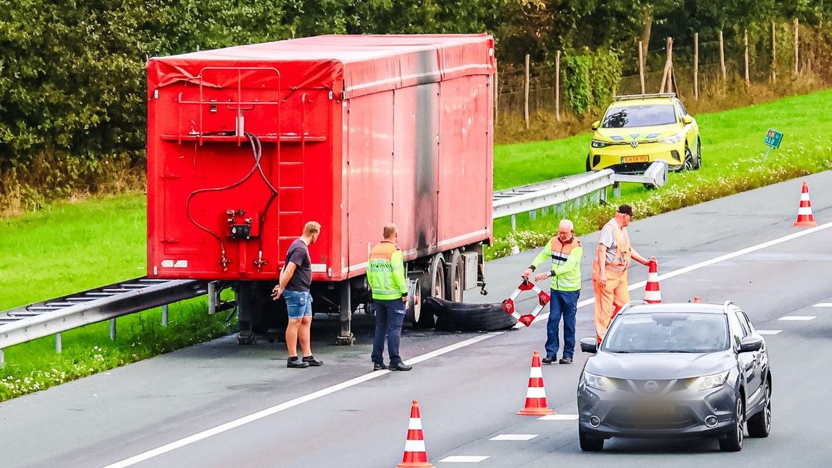 112 Nieuws: Brandende vrachtwagen op A35 bij Borne | Ernstig ongeval Dijkerhoek