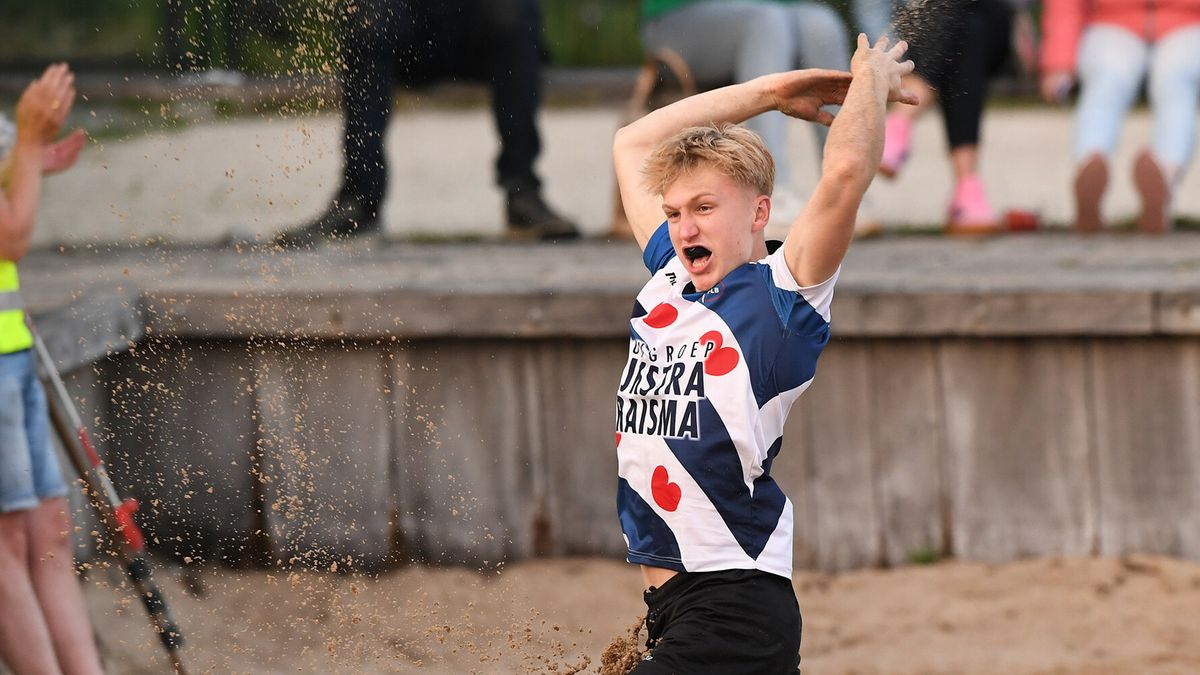 Bokma wint fierljeppen in IJlst, Terpstra springt het verst | Noppert naar finaledag World Cup