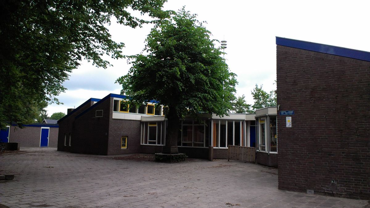 Eindelijk nieuw dak basisschool Zuiderenk in Wijster