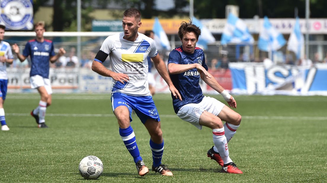Fabian Wilson (l) is geschorst voor het bekerduel tegen ADO'20