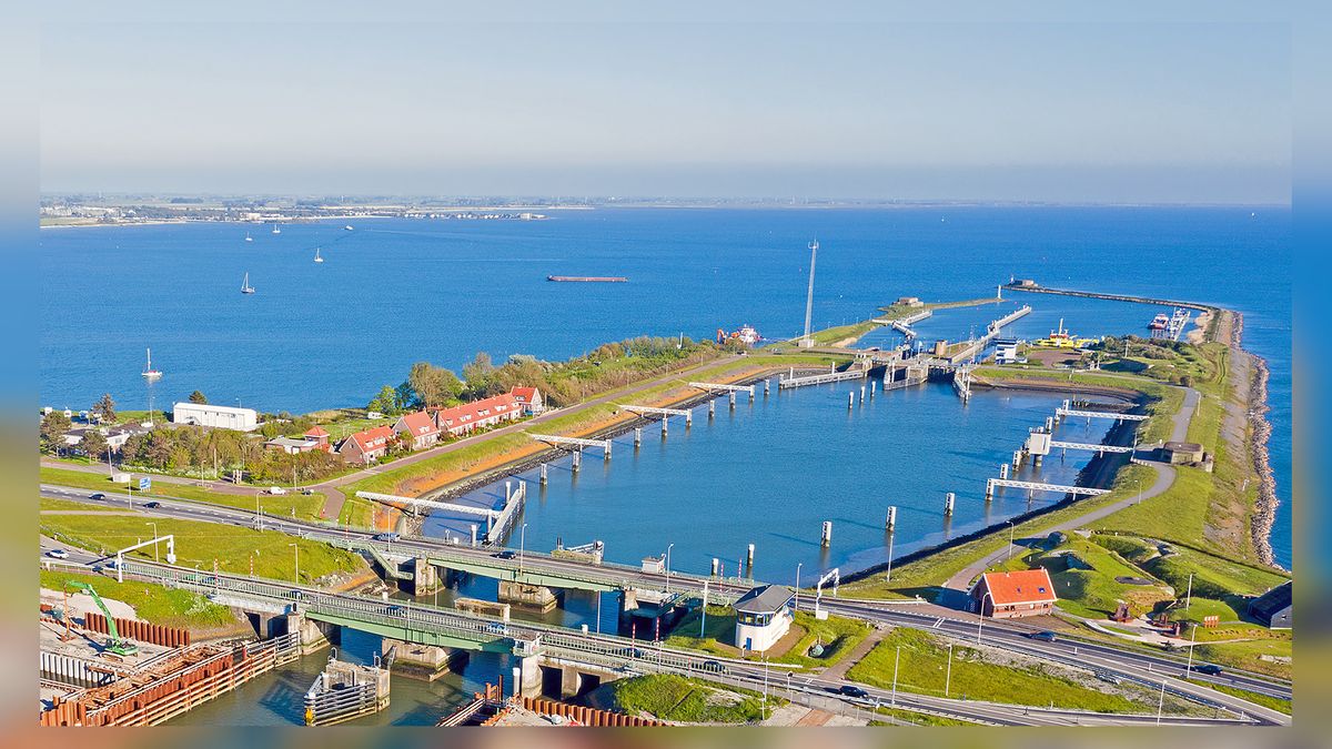 Minister: Provincie kan bedrijven laten meebetalen aan sluis Kornwerderzand