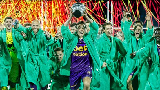 Juichende GAE-spelers in badjas: maakte Broer (71) sportfoto van het jaar? Home