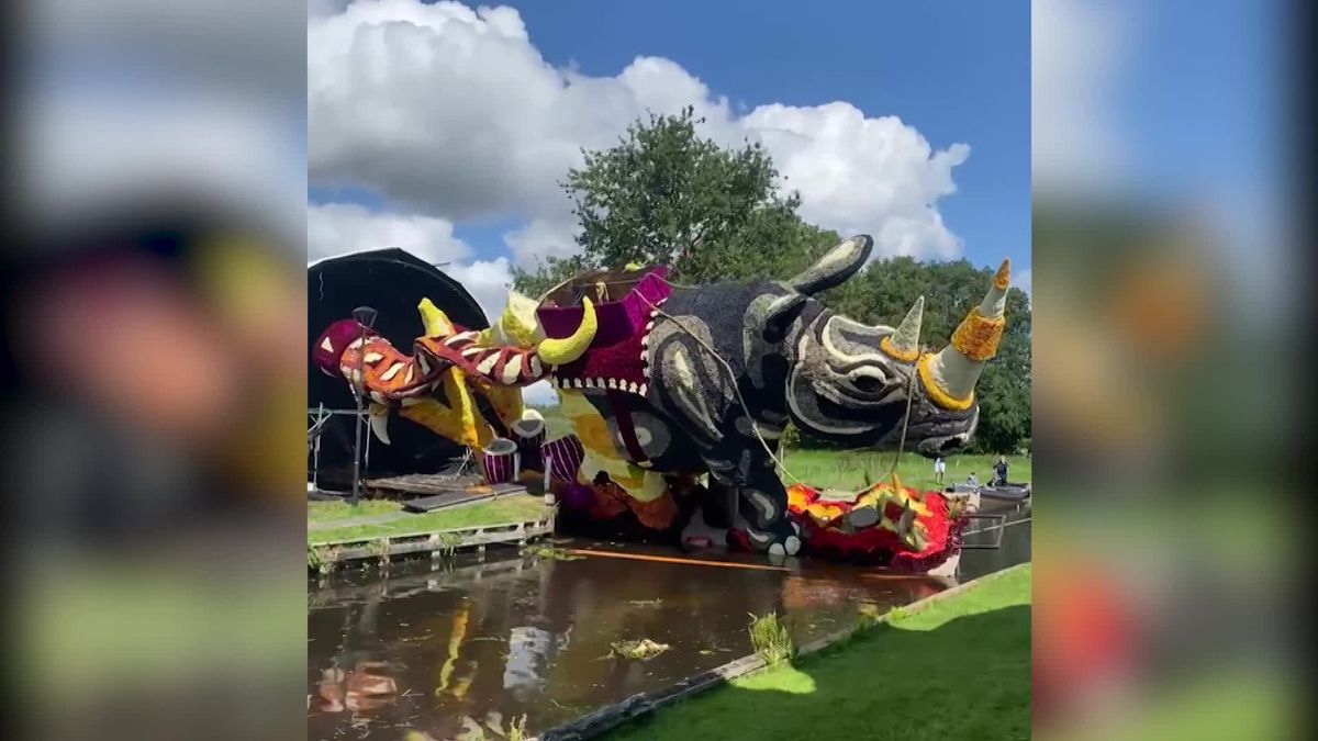 Drama: de enorme gondel van gondelvereniging De Siepels kantelt en raakt te water